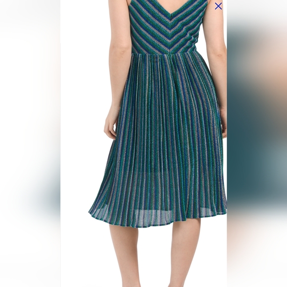 Nwt DRESS THE POPULATION Women's Haley Sleeveless Plunging Fit & Flare Pleated - Picture 5 of 13